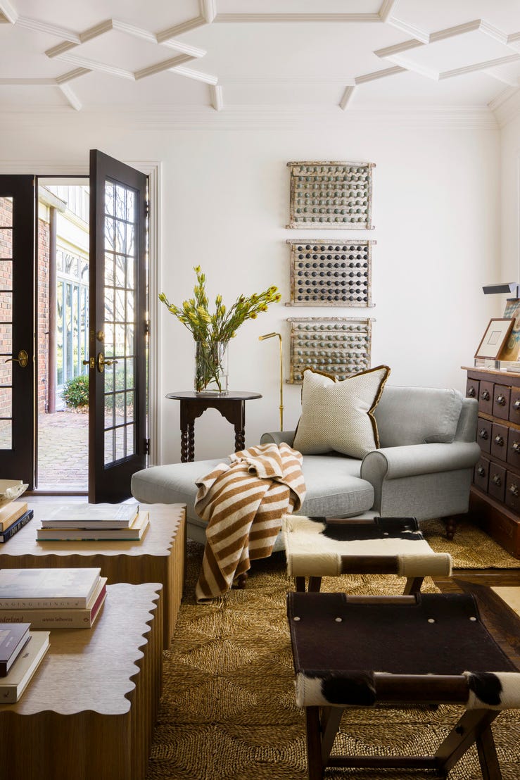 Kansas City, Missouri, Tudor-Haus, entworfen von Mallory Robins und Elizabeth Bennett von Kobel Co. Familienzimmer