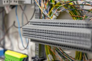 Wie wähle ich die richtige Klemmleiste für meine Elektroinstallation aus?
