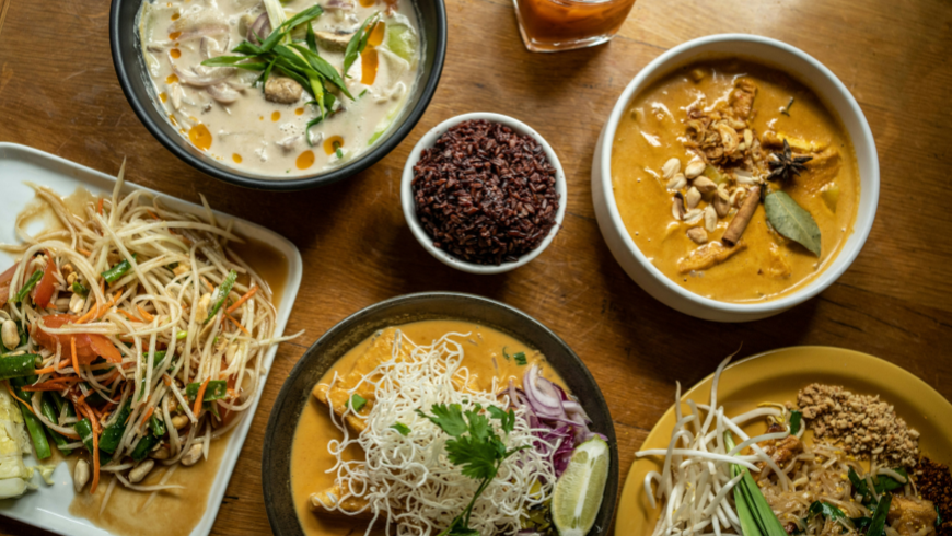 Currys und thailändische Gerichte, Teller, nordthailändische Küche 