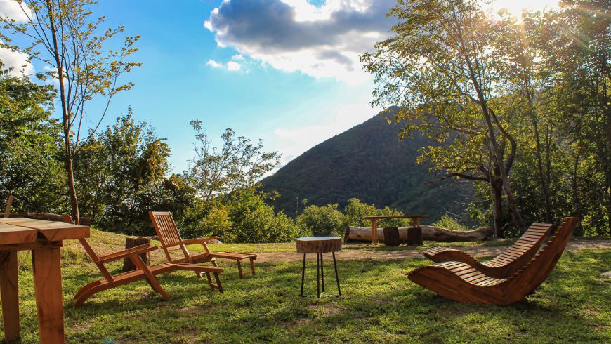 Außengarten und Landschaft des Cargador Agriturismo