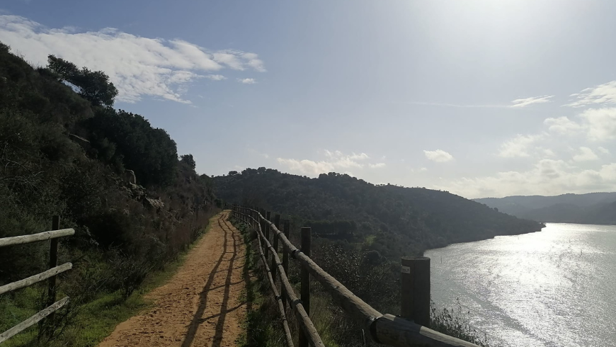Spaziergang entlang des Guadiana-Flusses