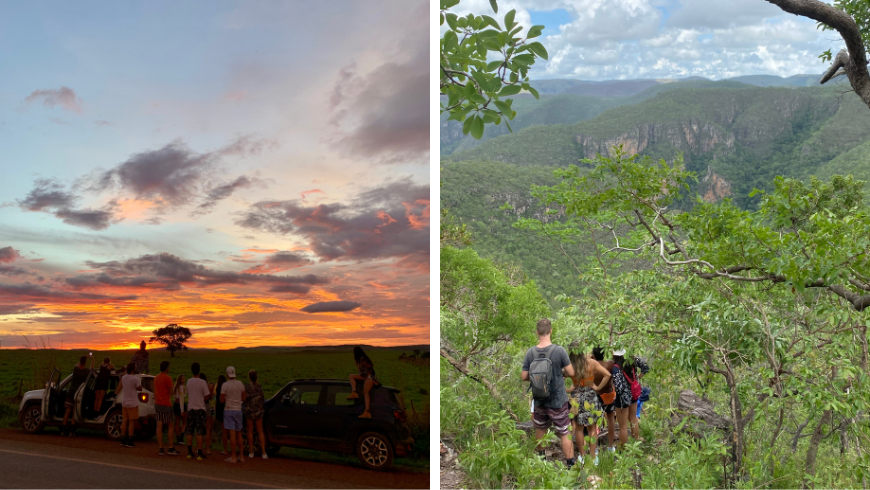 Gruppenfahrt mit den Autos, um den Sonnenuntergang und eine Gruppe von Menschen mitten auf dem Weg in Chapada dos Veadeiros zu sehen
