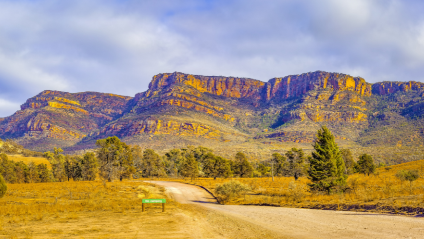 Panoramalandschaft der Flinders Ranges im Ikara-Flinders-Nationalpark, Südaustralien