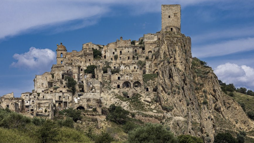 Die Geisterstadt Craco in der Nähe von Matera