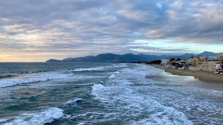 Strand von Sperlonga.