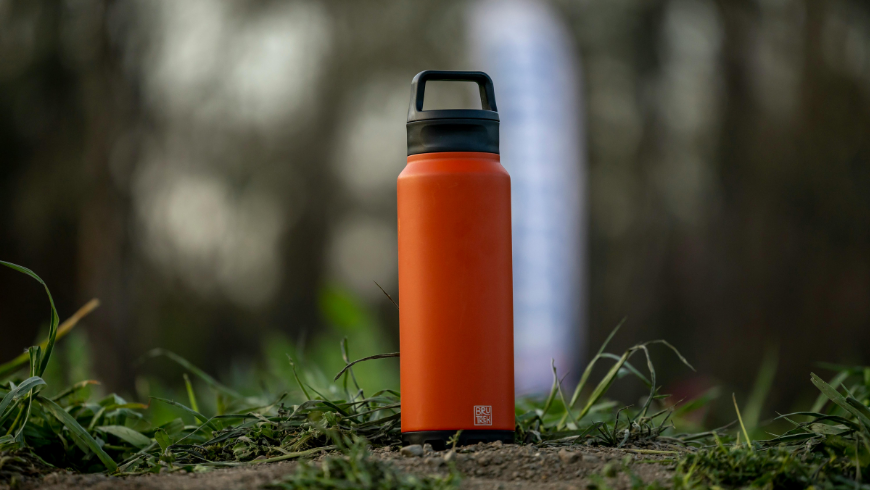 Wasserflasche in der Natur