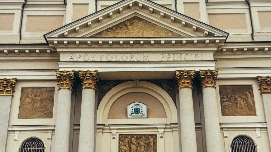 Fassade des Petersdoms in Alessandria