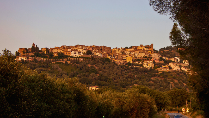 Scarlino, ein Dorf in der toskanischen Maremma