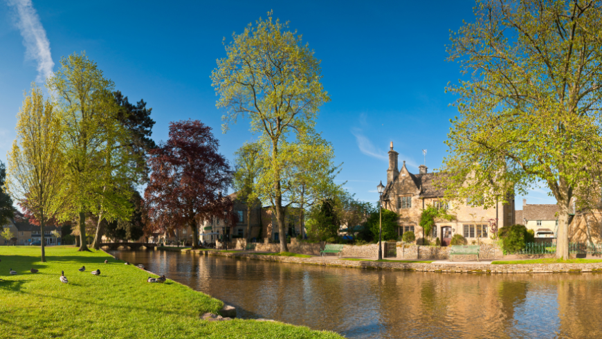 Bourton-on-the-Water, ein Dorf in der Grafschaft Gloucestershire in England