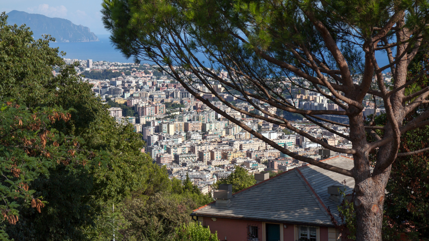 Blick auf Genua von der Seilbahnstation Righi