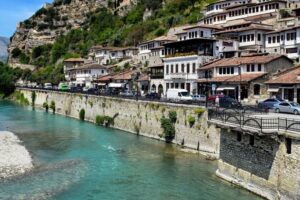 Albanien ohne Auto: Eine langsamere Route, die dafür sorgt, dass mehr Geld vor Ort ausgegeben wird