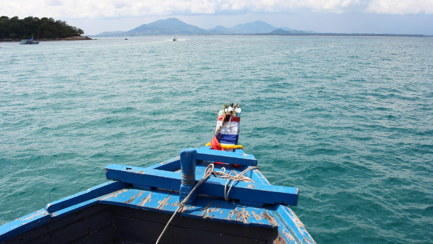Lokale Bootstour durch die Mangroven Thailands