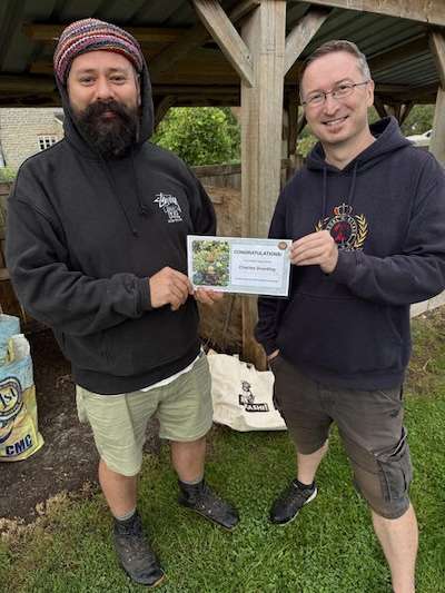 Adam Swan und Daniel Tyrkiel vom Soil Ecology Lab
