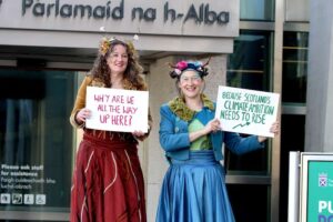 Aktivisten bringen ihre Klimahoffnungen und -ängste zum Ausdruck, während MSPs über den Wiederaufbau von Wäldern bei Klimaschocks debattieren